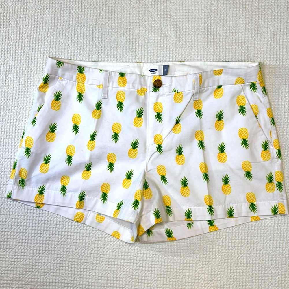 Old Navy Pineapple Print Chino Shorts, size 12, 100% Cotton, EUC, Pockets